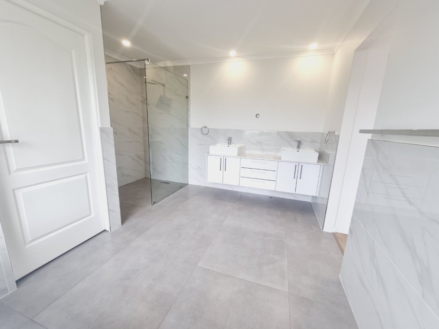 5 Bedroom Property for Sale in Sandown Western Cape